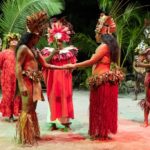 cultura polinesiana al Tiki Village ballerine di danza tahitiana