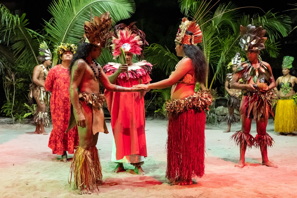 Autentica cultura polinesiana al Tiki Village, Moorea