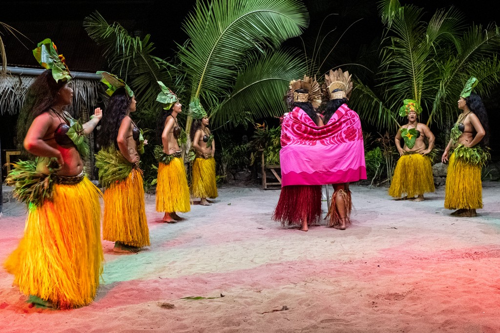cultura polinesiana al Tiki Village danza polinesiana