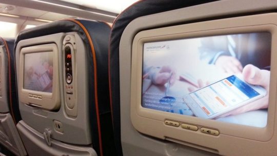 come sopravvivere voli lunghi schermi individuali su aereo di aeroflot