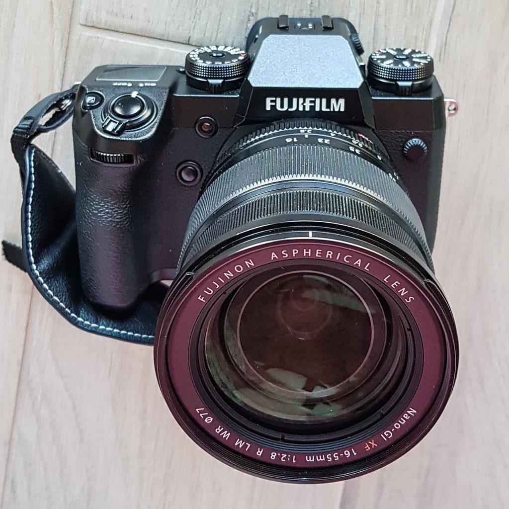 fotocamera mirrorless da davanti