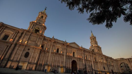 guida ad arequipa Tramonto sulla Cattedrale di Arequipa