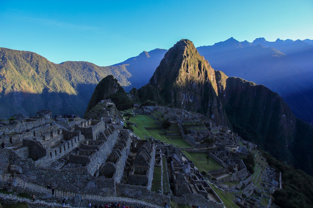 Guida a Machu Picchu alba su machu picchu