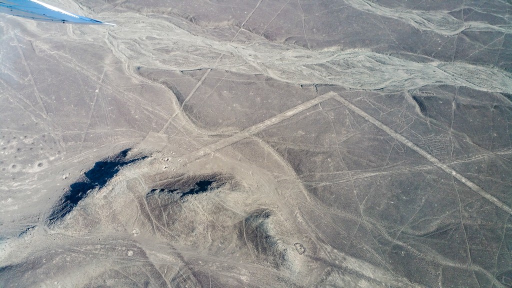 Immagini Stock - Veduta Aerea Del Geoglifi Vicino A Nazca - Famoso Linee Di  Nazca, Perù. Nel Centro, Spider Cifra È Presente.. Image 69785583