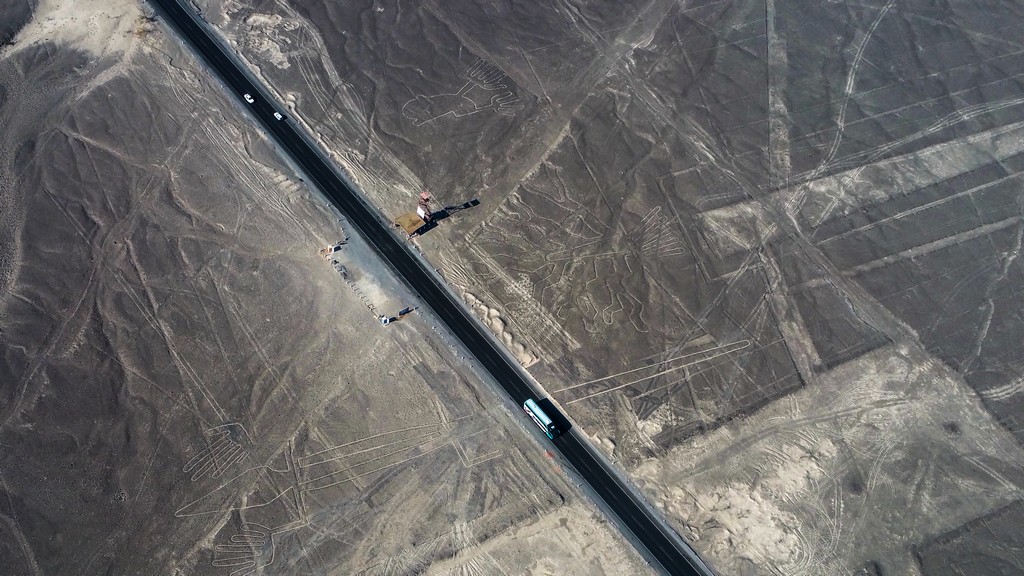 Immagini Stock - Veduta Aerea Del Geoglifi Vicino A Nazca - Famoso Linee Di  Nazca, Perù. Nel Centro, Spider Cifra È Presente.. Image 69785583