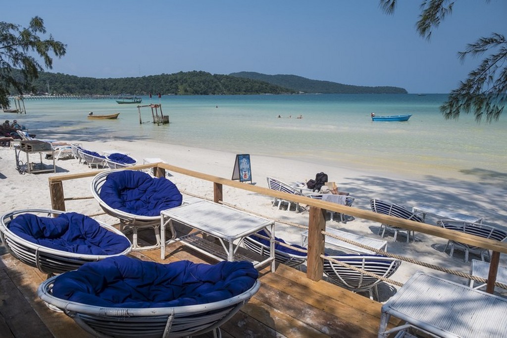 10 cose da fare a Koh Rong Samloem divanetti sul mare