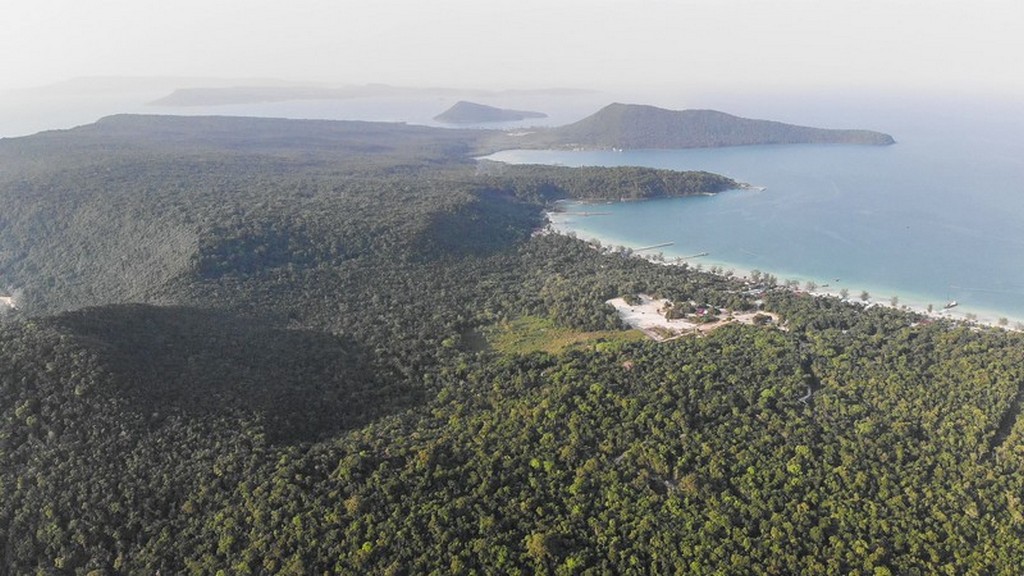 Guida a Koh Rong Samloem La punta nord di Koh Rong Samloem, l'isola di Koh Koun e Koh Rong all'orizzonte