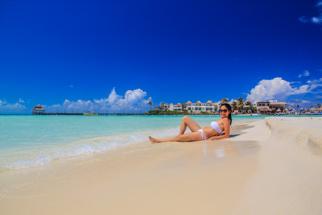 Guida a Isla Mujeres ragazza in spiaggia