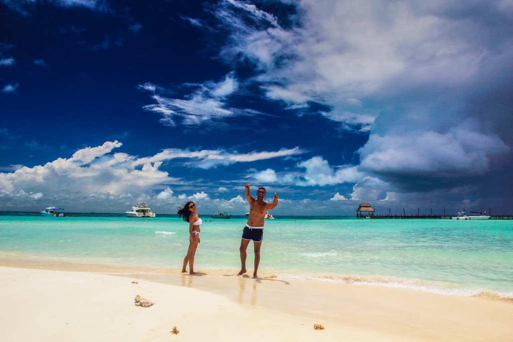 Guida a Isla Mujeres coppia in spiaggia