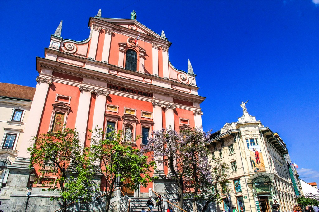 cosa vedere a Lubiana cattedrale color salmone