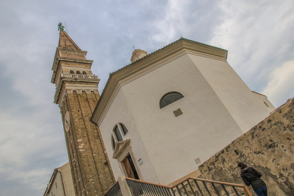 Cosa vedere a Pirano chiesa con campanile