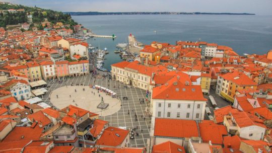 cosa vedere a PIrano piazza centrale vista dall'alto