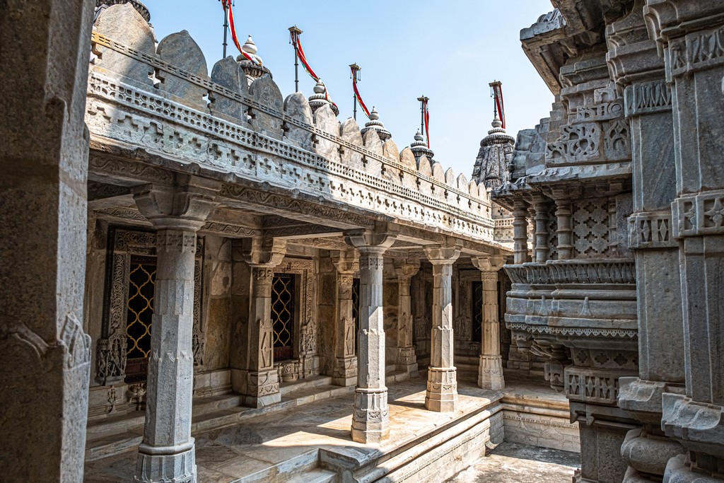 Visita ai templi di Ranakpur cortile esterno