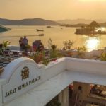 dove dormire a udaipur vista del lago dal terrazzo