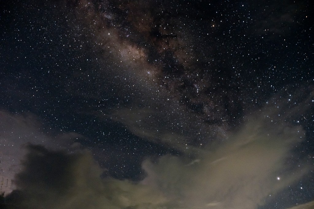 Come fotografare la Via Lattea via lattea con nuvola