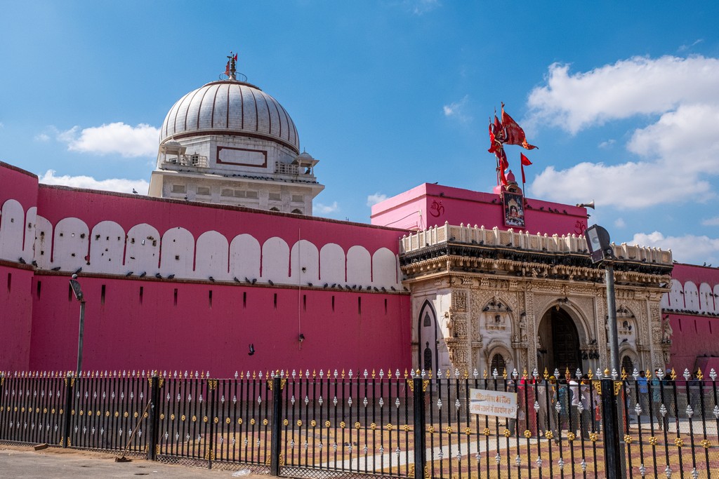 tempio dei topi e la facciata rosa