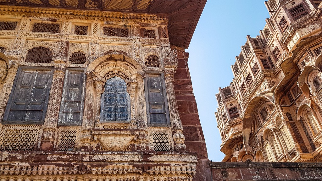 Visitare il Mehrangarh Fort di Jodhpur particolare dei decori del palazzo
