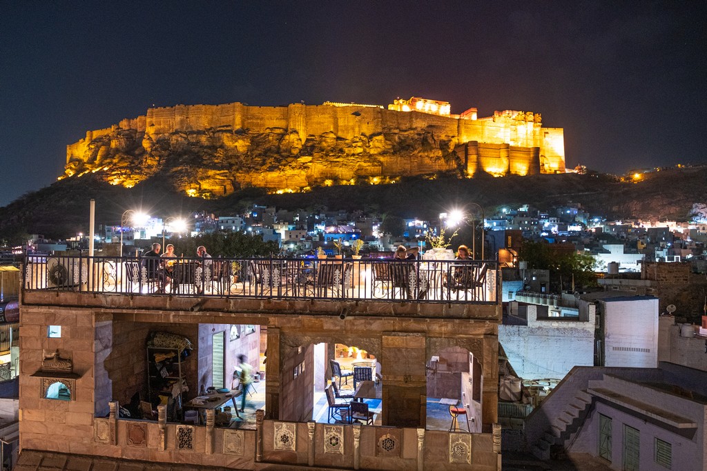 Dove mangiare a Jodhpur vista notturna del forte