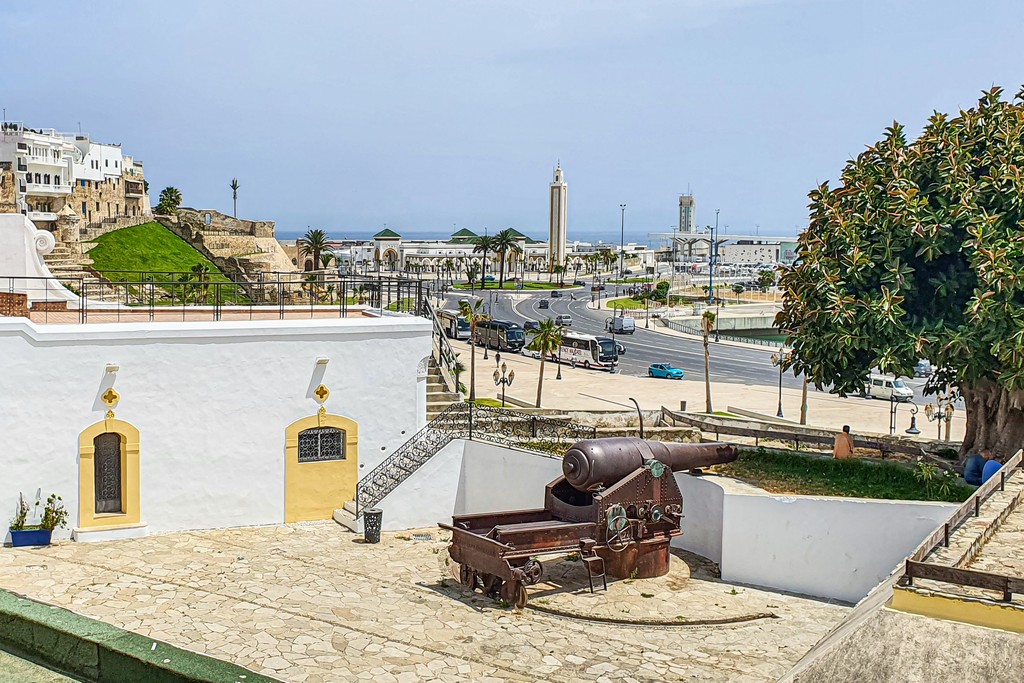 Visita a Tangeri vista dei cannoni