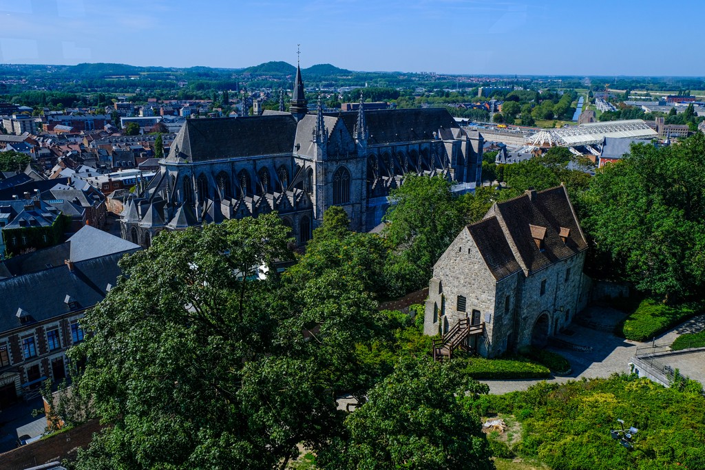 guida a Mons vista panoramica della cattedrale