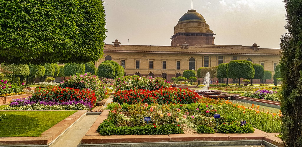 Visitare i Mughal Gardens giardini fioriti