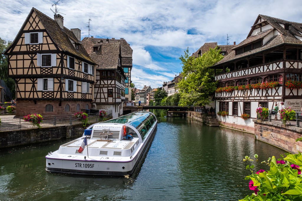 I luoghi più instagrammabili di Strasburgo barca sul canale