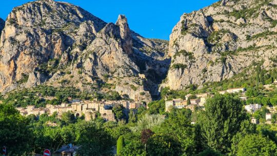 un villaggcosa vedere a Moustiers-Sainte-Marie