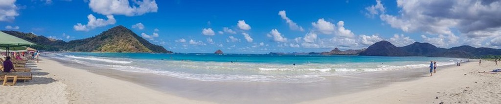 Come visitare Kuta Lombok spiaggia a mezzaluna panoramica