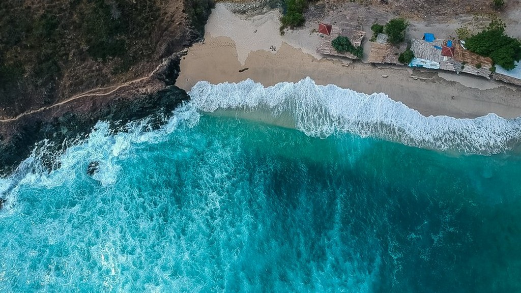 Come visitare Kuta Lombok vista dall'alto della spiaggia