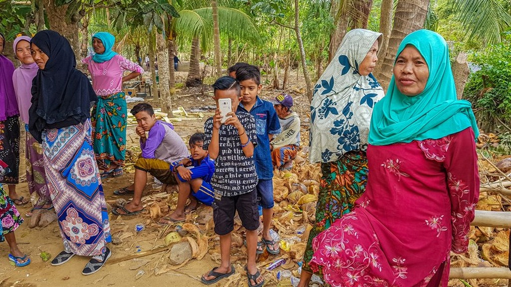 Come visitare Kuta Lombok bambino ci filma