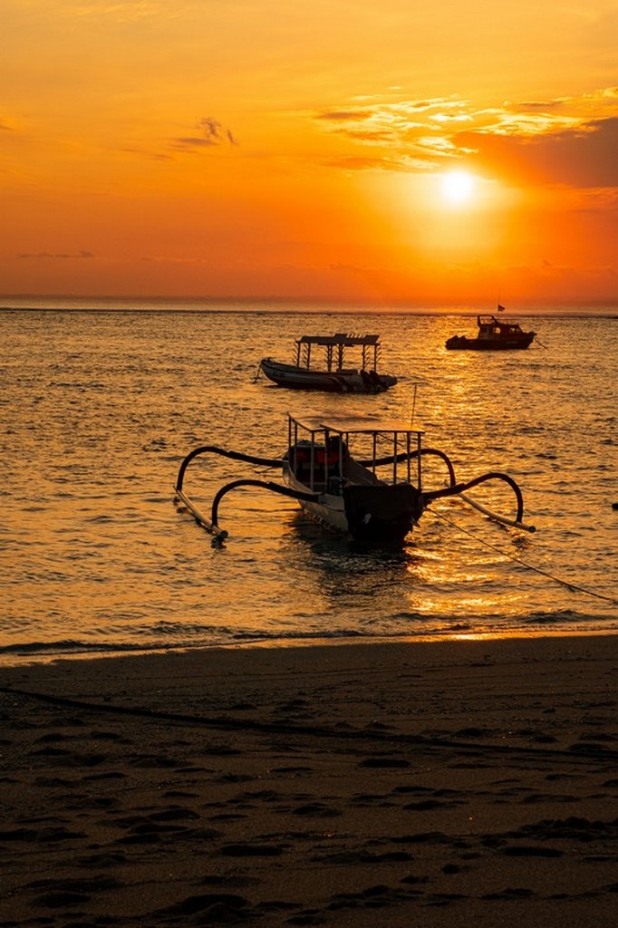 Guida a Nusa Lembongan spiaggia al tramontocon barca