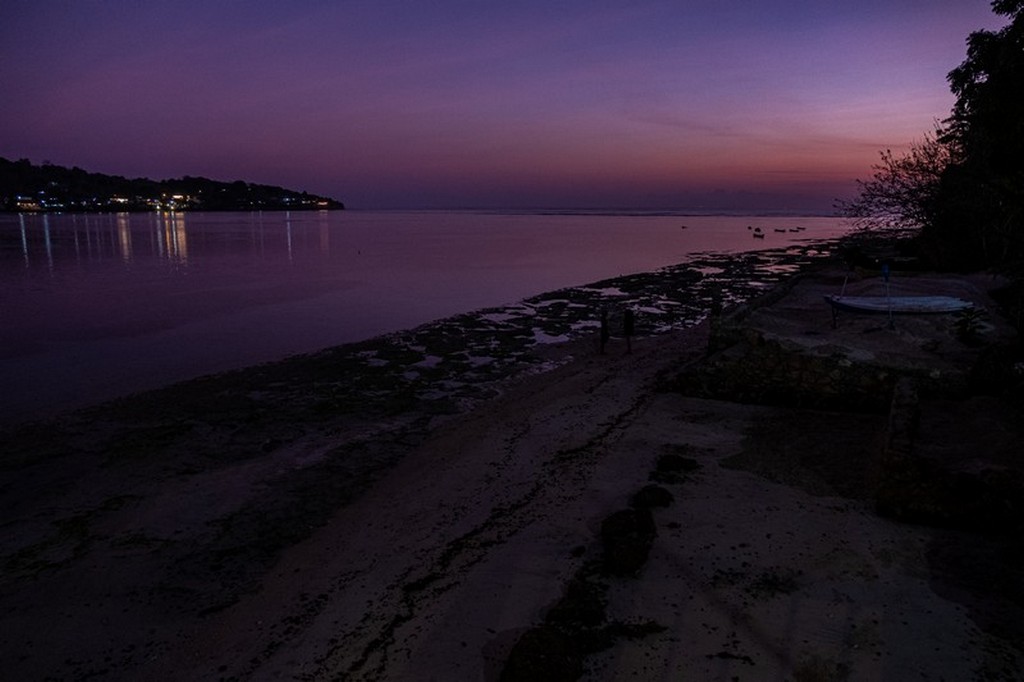 Guida a Nusa Lembongan veduta spiaggia notturna