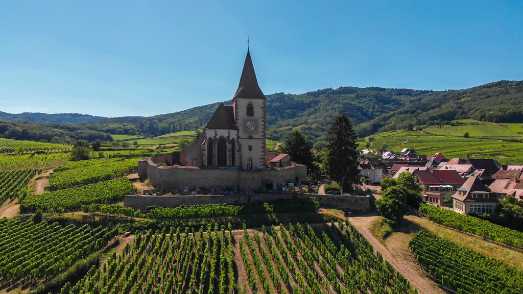 i villaggi più affascinanti d’Alsazia chiesa fortificata