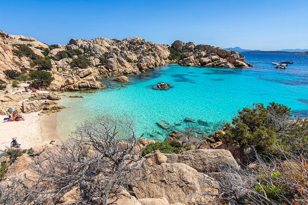 spiaggia vista di lato