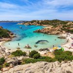 guida all'arcipelago la maddalena spiaggia vista da dietro