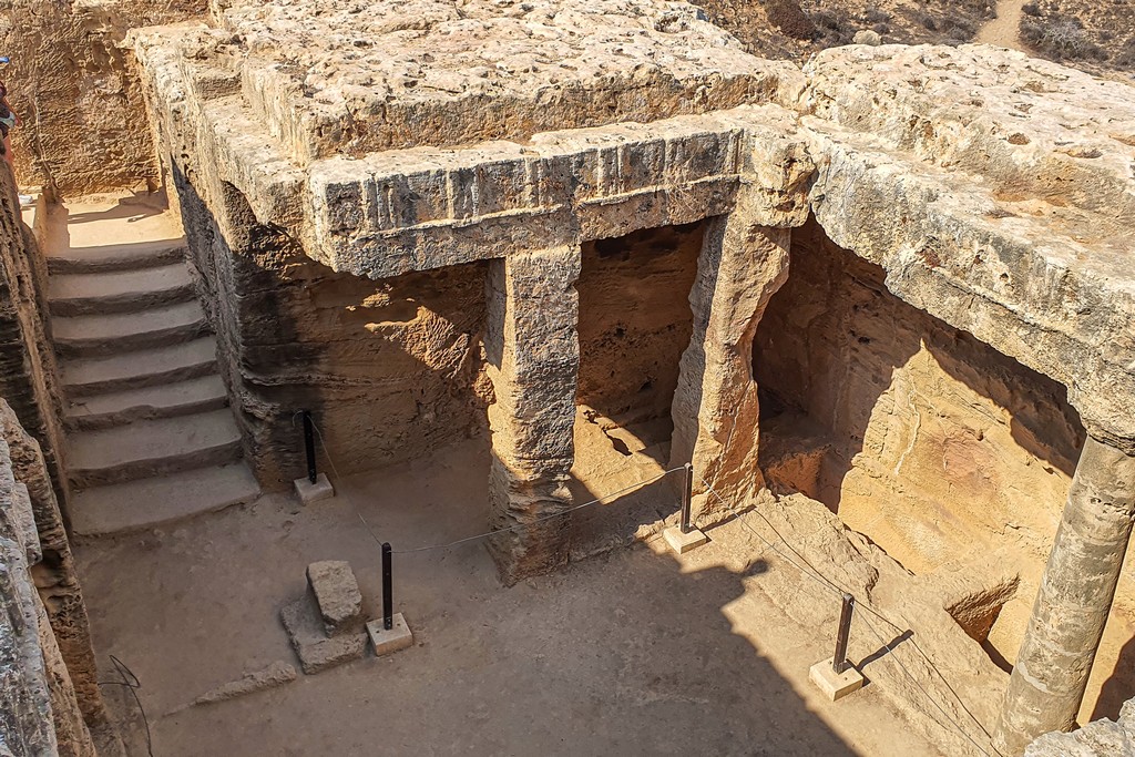 Visita al Parco Archeologico di Paphos tomba dall'alto