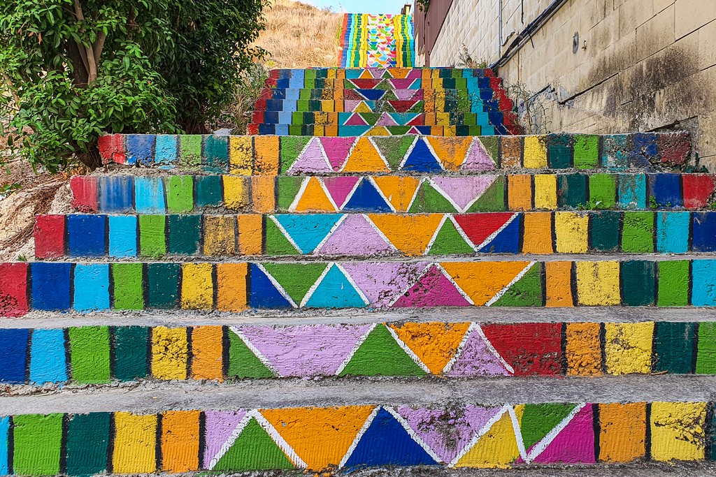 I luoghi più instagrammabili di Cipro scale colorate