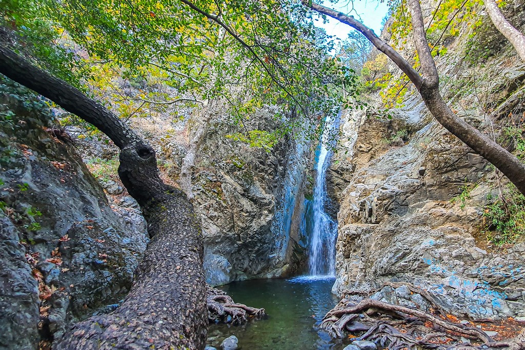 I luoghi più instagrammabili di Cipro cascata nella natura