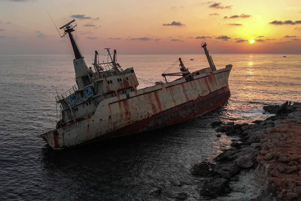 10 giorni a Cipro nave arenata