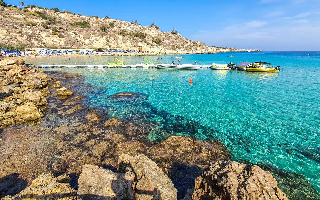 10 giorni a cipro spiaggia con acqua cristallina