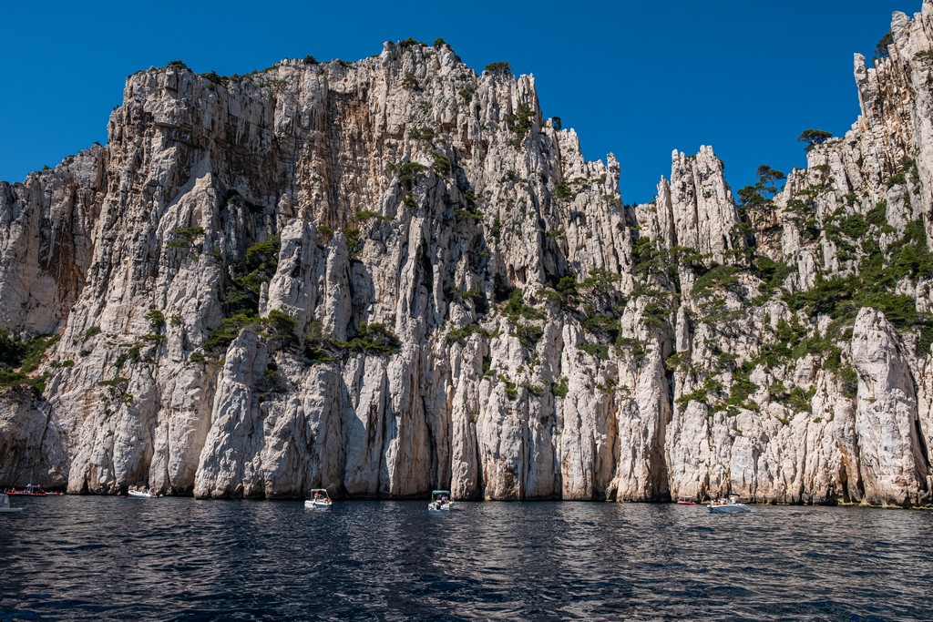 guida alla visita delle Calanques alta scogliera bianca