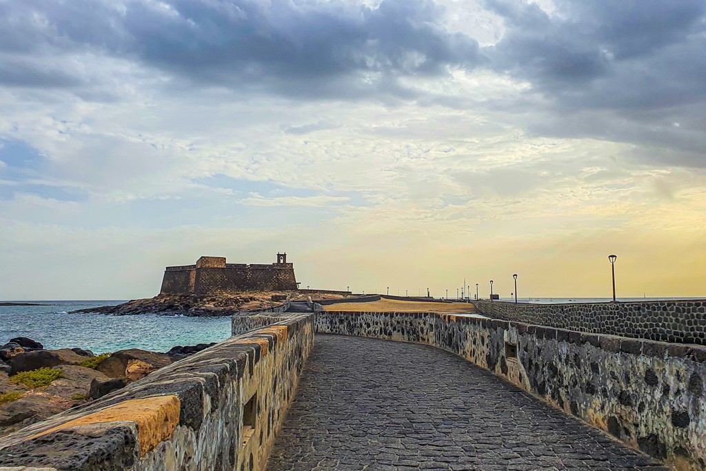 Cosa vedere ad Arrecife ponte verso castello