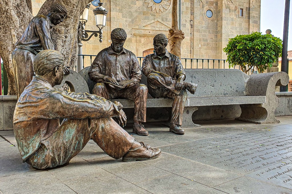 5 luoghi da non perdere a Gran Canaria statue in bronco