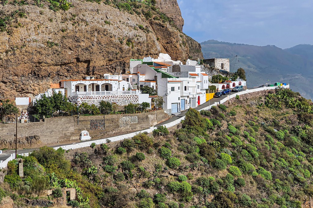 Visita ad Artenara Gran Canaria case sul lato della montagna