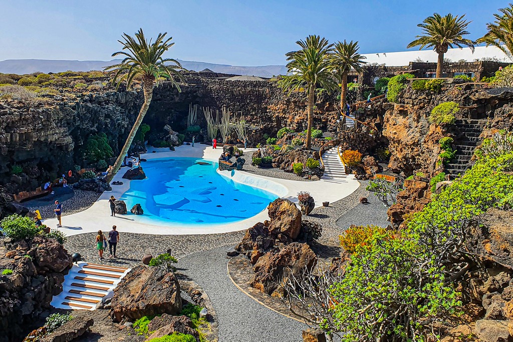 Visita a Jameos del Agua piscina bianca