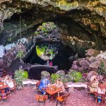 visita a jameos del agua ristorante in tunnel di lava