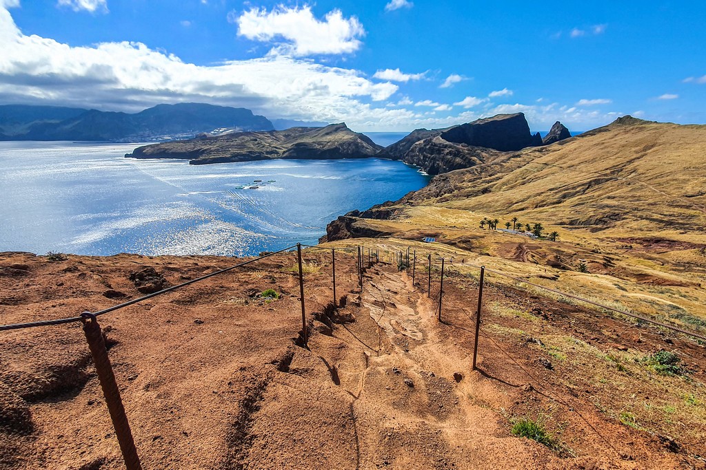 I trekking di Madeira panorama sul mare con scogliere