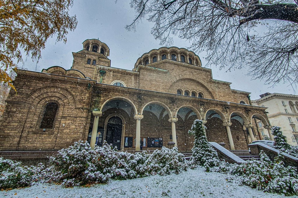 Cosa vedere a Sofia chiesa con neve