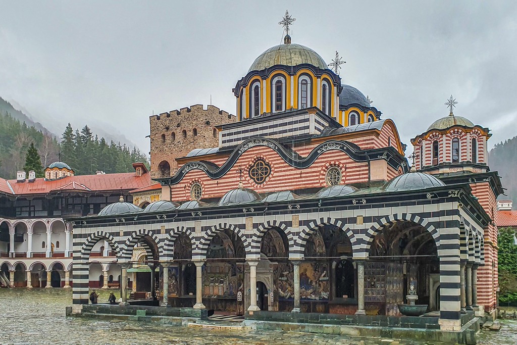 luoghi da non perdere in Bulgaria monastero colorato