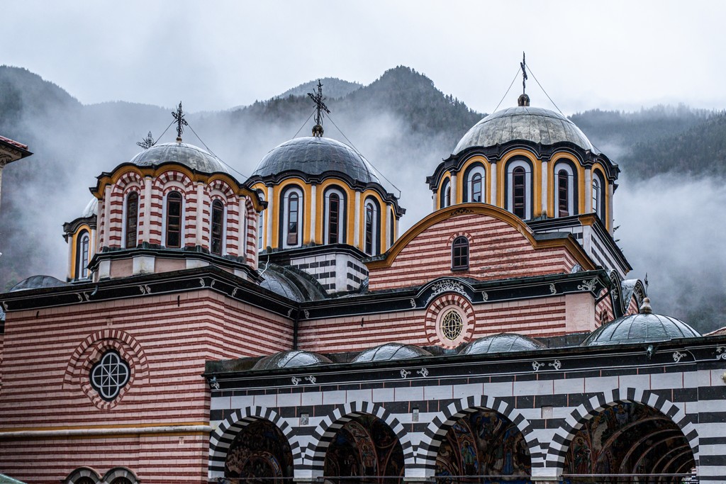 visita al monastero di Rila cupole della chiesa